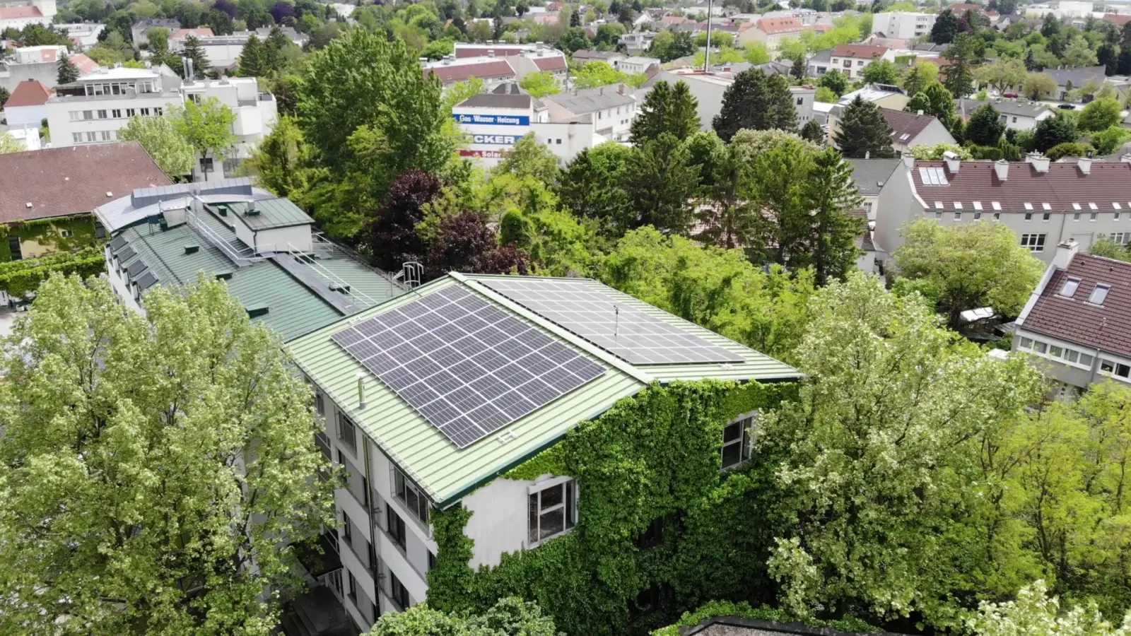 PV-Anlage auf dem Dach von Hotel Klaus