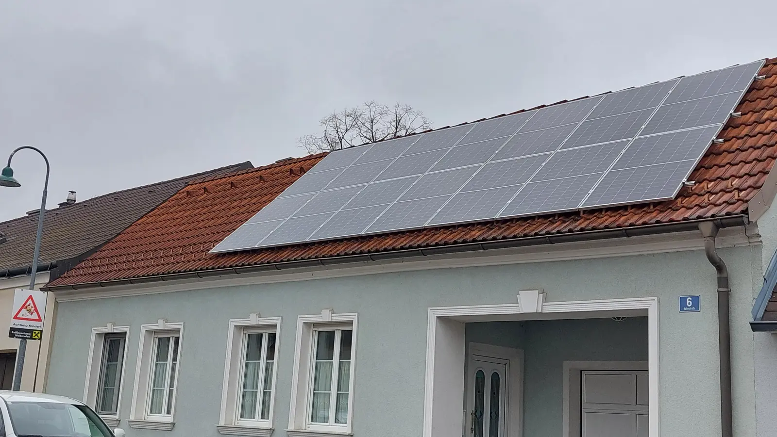 PV-Anlage auf einem Ziegeldach in Ulrichskirchen
