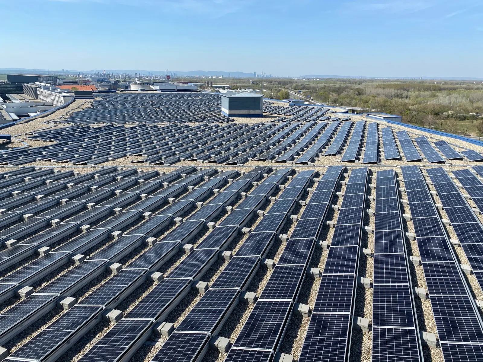 PV-Großanlage Ost-Halle am Flughafen Wien (ACC)